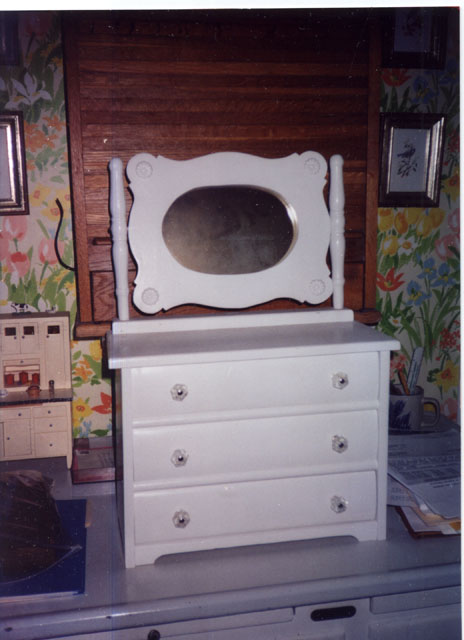Dolls_Dresser